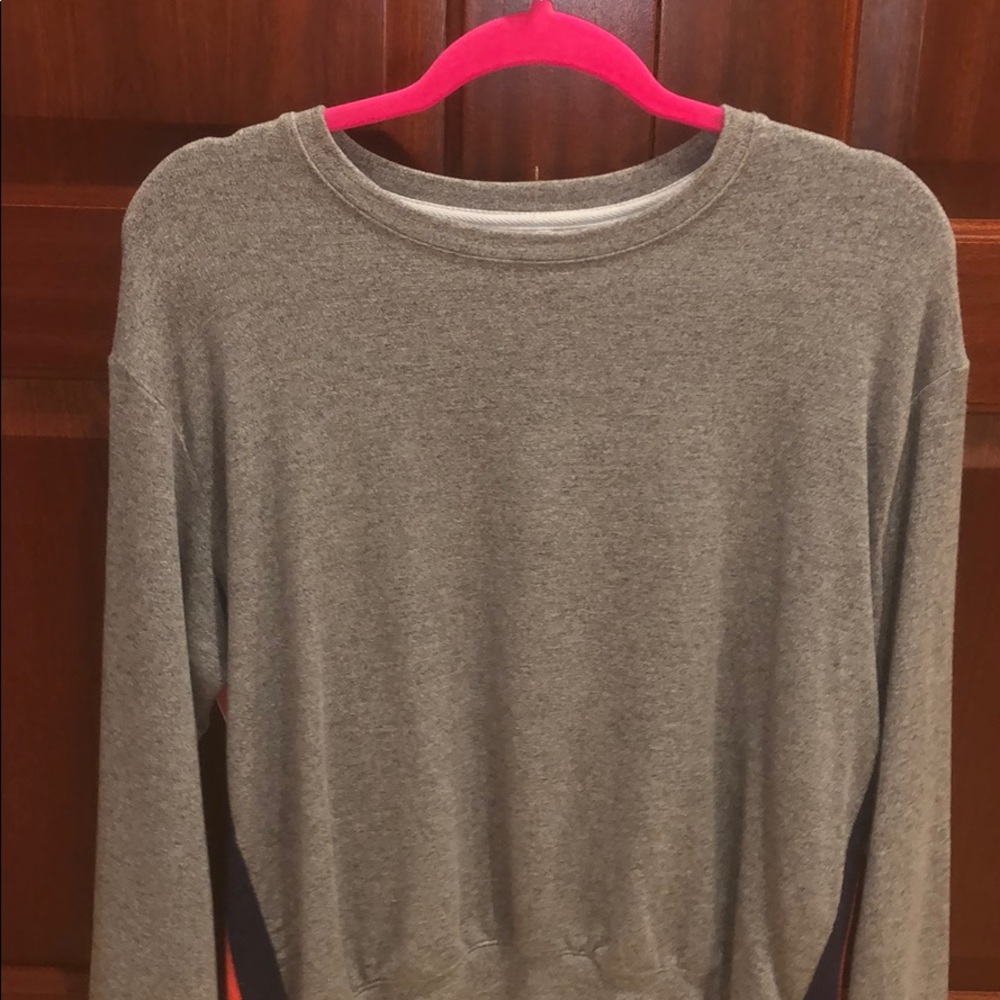 sunday crew neck with stripes on the side